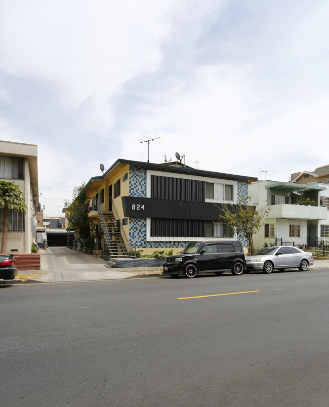 824 S Harvard Blvd in Los Angeles, CA - Foto de edificio - Building Photo