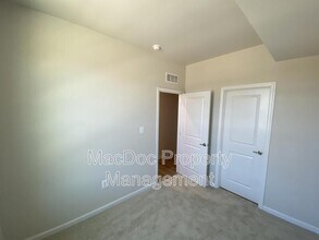 1018 Trestle Dr in Fredericksburg, VA - Building Photo - Building Photo