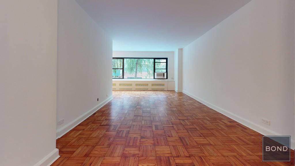 412 E 55th St in New York, NY - Building Photo