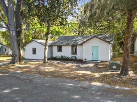 5710 Kenwood Ave in New Port Richey, FL - Building Photo