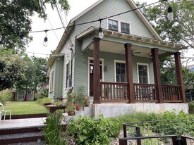 2014 E 11th St in Austin, TX - Building Photo