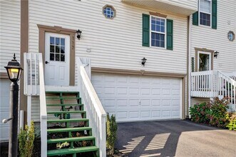 117 Scenic Hill Dr in Carnegie, PA - Building Photo - Building Photo