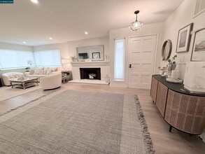 2313 Bundros Ct in Martinez, CA - Building Photo - Building Photo