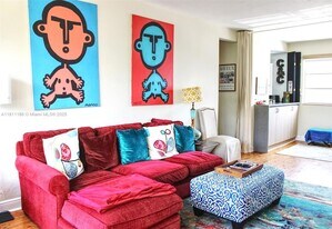 4710 Pine Tree Dr, Unit 28 in Miami Beach, FL - Building Photo