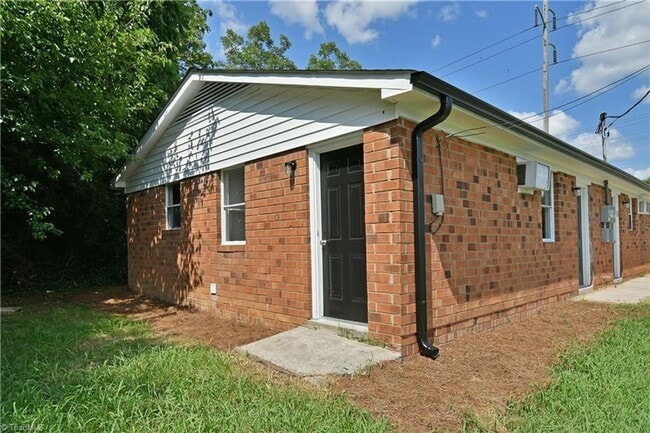 2412 Van Buren St in High Point, NC - Building Photo - Building Photo