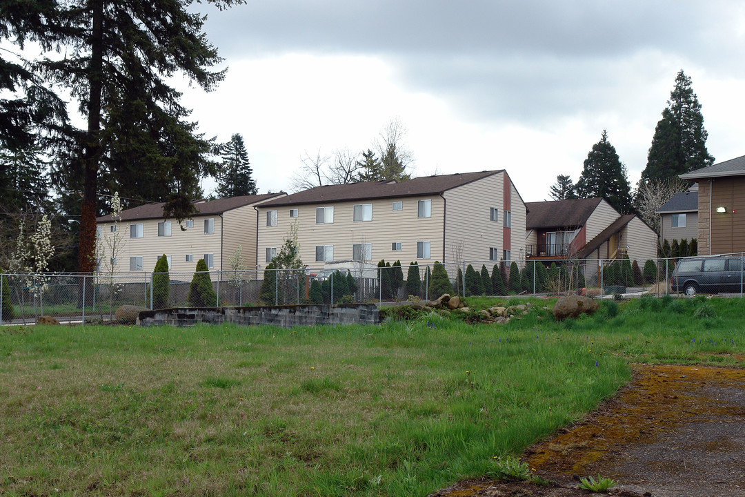 Fir Crest Condominiums in Portland, OR - Foto de edificio