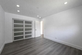 2807 Reo Ln in Palm Springs, FL - Foto de edificio - Building Photo