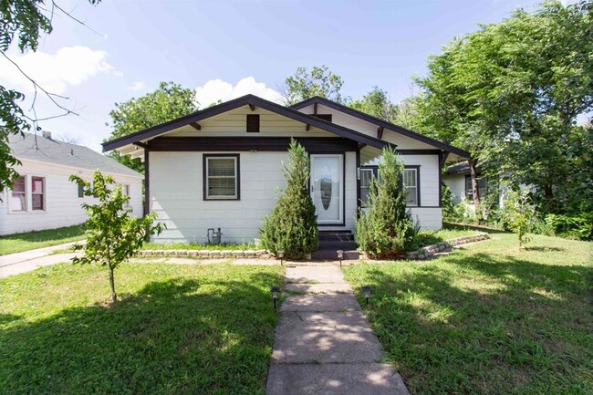 property at 1710 Pearl Ave