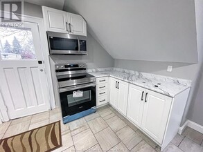 2267 Highland Ave in Windsor, ON - Building Photo - Building Photo