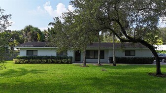 7340 SW 105th Terrace in Miami, FL - Building Photo