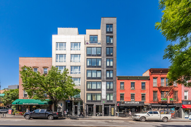 977 Manhattan Ave in Brooklyn, NY - Building Photo - Primary Photo