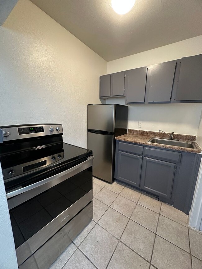 1516 Linden Ave in Las Vegas, NV - Building Photo - Building Photo