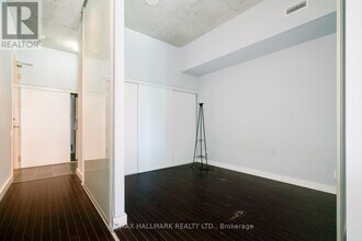 33-233 Mill St in Toronto, ON - Building Photo - Building Photo