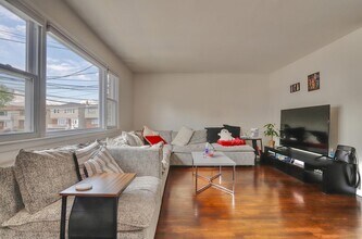 4 East Ct in Bayonne, NJ - Building Photo - Building Photo