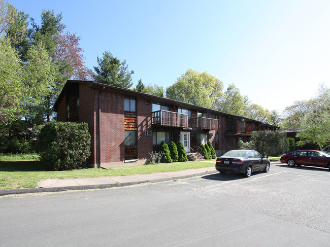 105-137 Farmstead Rd in Southington, CT - Building Photo - Building Photo