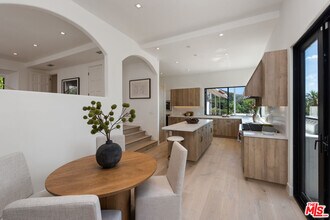 9714 Oak Pass Rd in Beverly Hills, CA - Building Photo - Building Photo