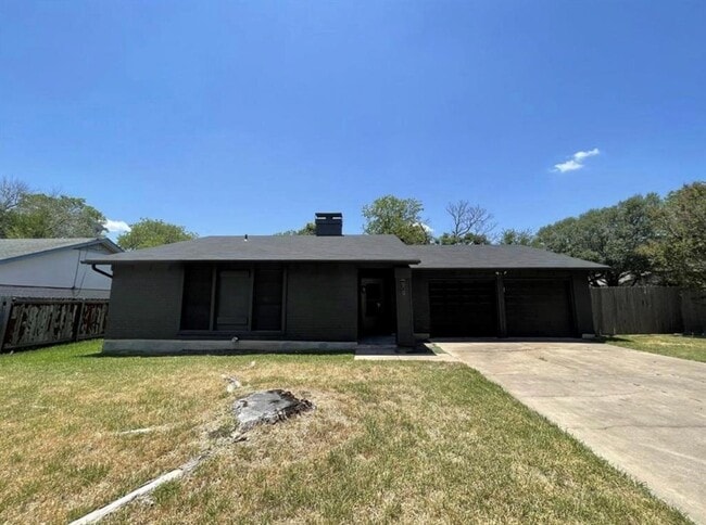 909 Cripple Creek Dr in Austin, TX - Building Photo - Building Photo