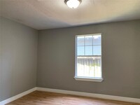 3518 Lyons Ave photo'