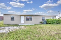 1712 Ave L in Fort Pierce, FL - Foto de edificio - Building Photo