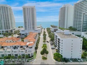 3000 Riomar St in Fort Lauderdale, FL - Building Photo - Building Photo