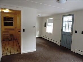 15a Reynolds Rd in Danbury, CT - Building Photo - Building Photo