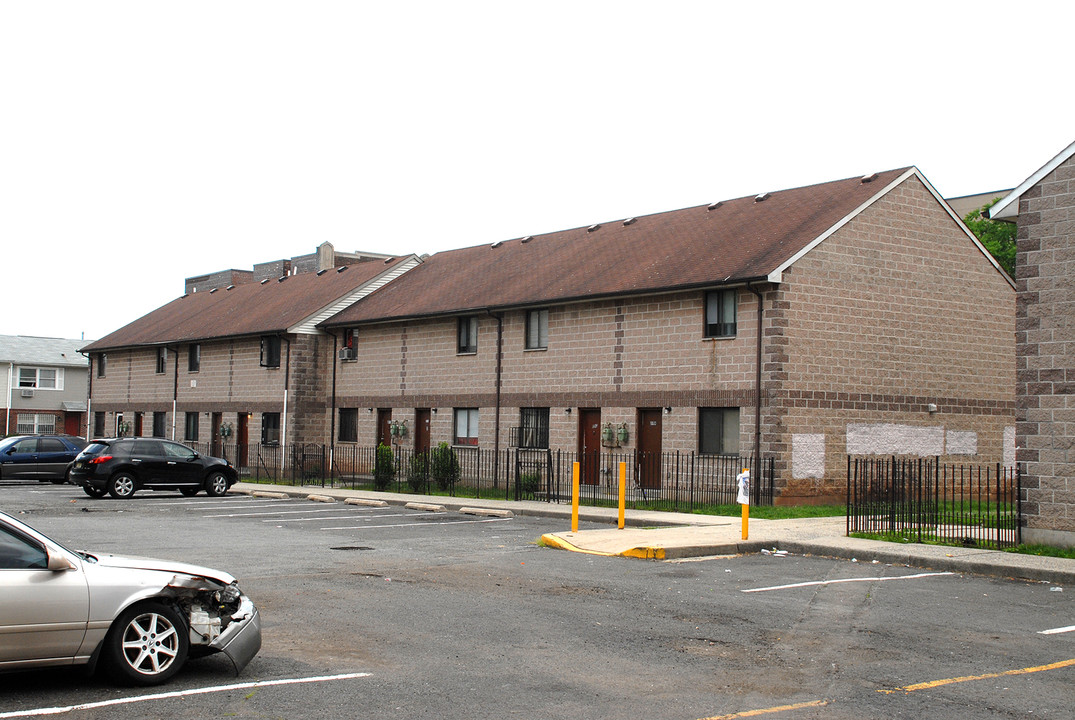 Oriental Village Apartments in Newark, NJ - Building Photo