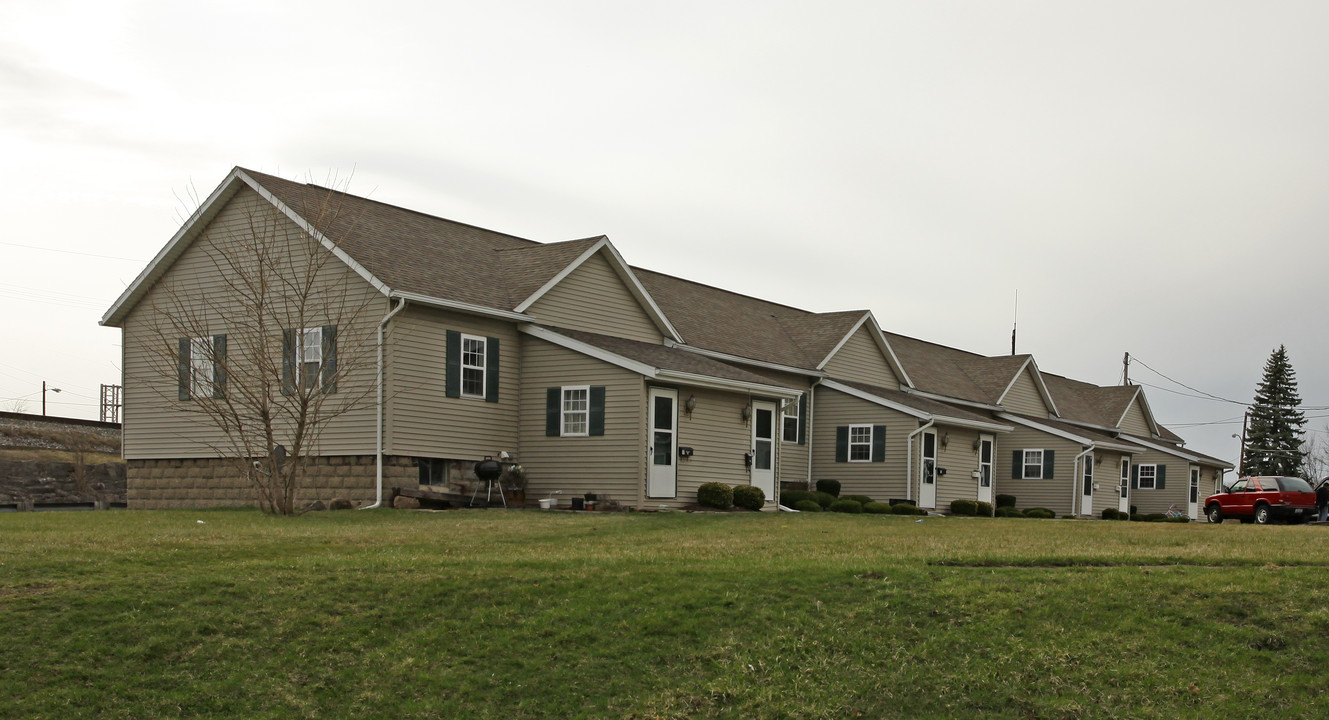 111 Front St in Willard, OH - Building Photo