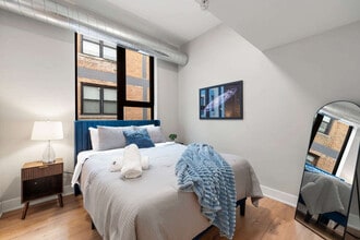 6044 N Winthrop Ave in Chicago, IL - Building Photo - Building Photo