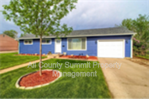 425 S Harlan St in Lakewood, CO - Building Photo