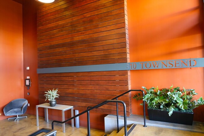 310 Townsend St in San Francisco, CA - Building Photo - Building Photo