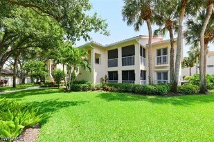 110 Siena Way in Naples, FL - Building Photo