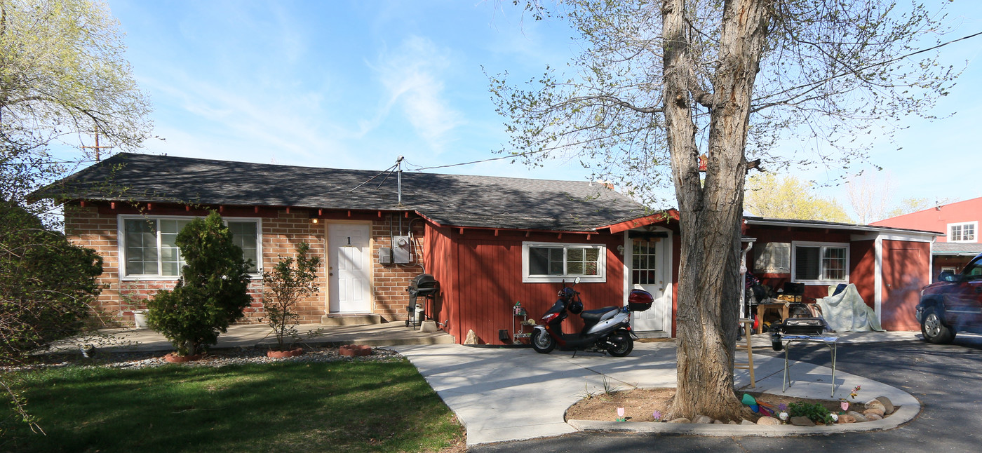 4520 Lakeside Dr in Reno, NV - Building Photo