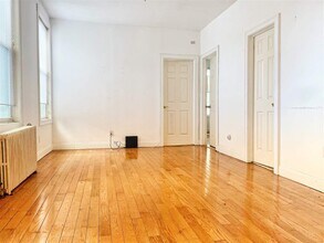 218 Newark Ave in Jersey City, NJ - Building Photo - Building Photo