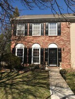 11 Bristol Dr in North Brunswick, NJ - Building Photo