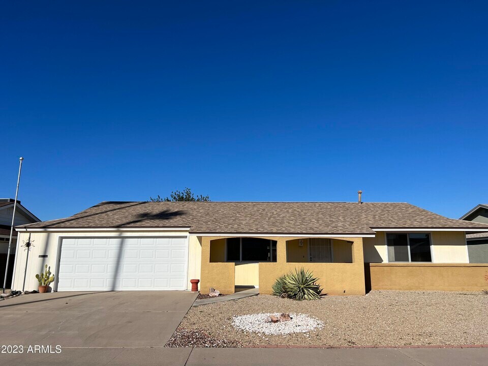 10939 W Saratoga Cir in Sun City, AZ - Building Photo