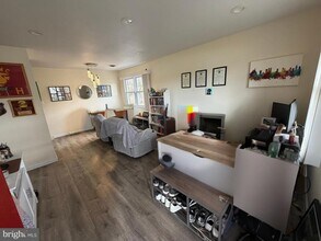 7608 Heritage Dr in Annandale, VA - Building Photo - Building Photo