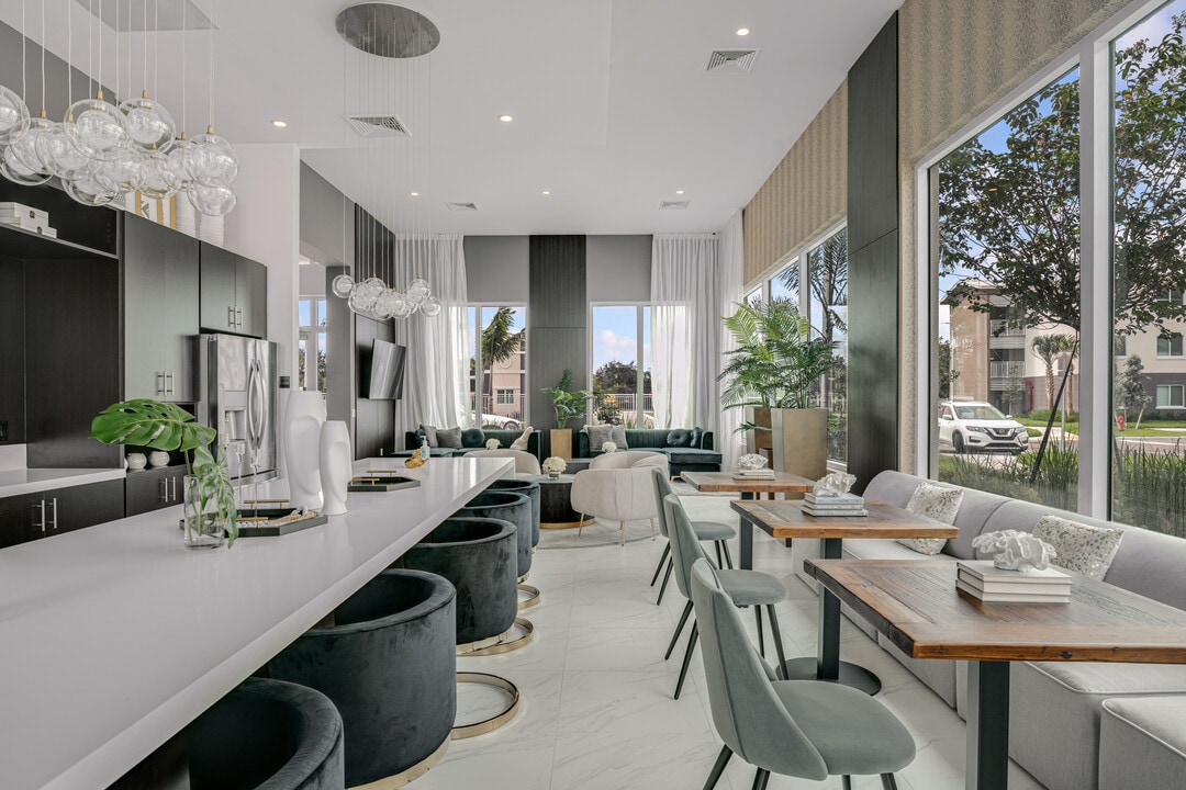 Palm Beach Preserve in West Palm Beach, FL - Foto de edificio
