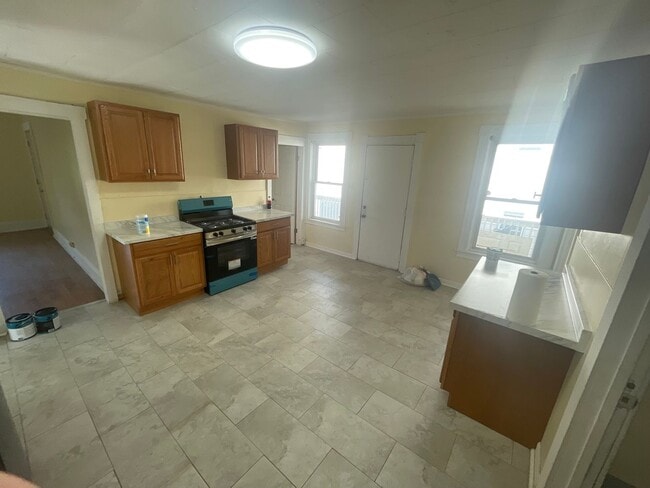 143 Plymouth St in Fitchburg, MA - Building Photo - Building Photo