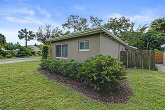 1101 SW 8th Ter in Fort Lauderdale, FL - Foto de edificio - Building Photo