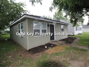 2108 W Memorial Dr in Muncie, IN - Foto de edificio - Building Photo