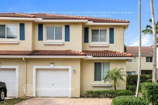 2819 S Evergreen Cir in Boynton Beach, FL - Building Photo