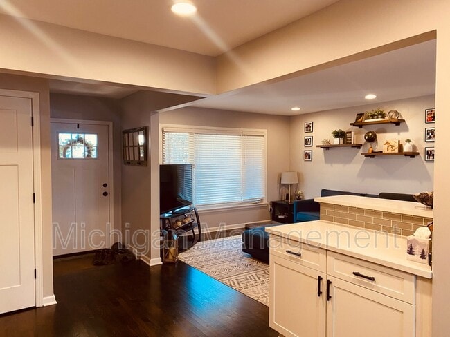 14505 Shadywood Dr in Plymouth, MI - Building Photo - Building Photo