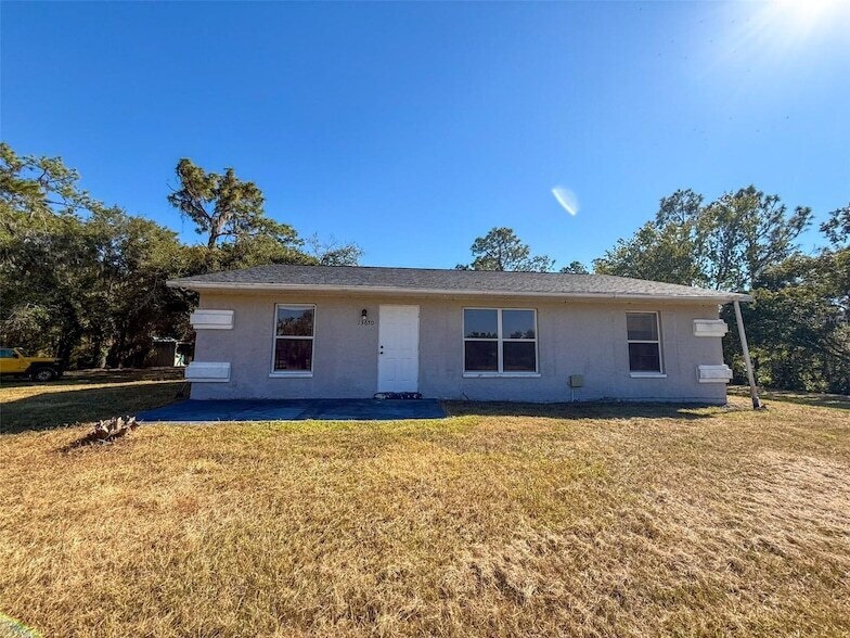 13670 Highland Rd in Wimauma, FL - Foto de edificio