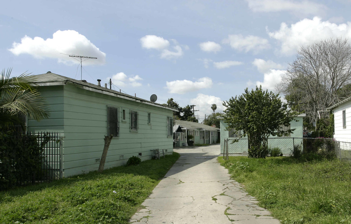 15409 S White Ave in Compton, CA - Foto de edificio