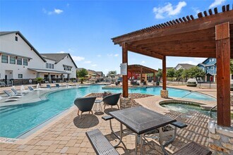 6615 Pinon Canyon in San Antonio, TX - Foto de edificio - Building Photo