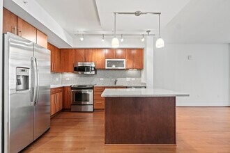 1025 1st St SE, Unit 801 in Washington, DC - Foto de edificio - Building Photo