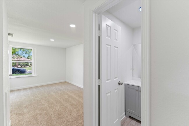 property at 2101 W Gulf St