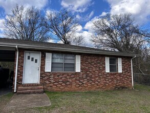 1002 Ogrady Dr in Chattanooga, TN - Foto de edificio - Building Photo