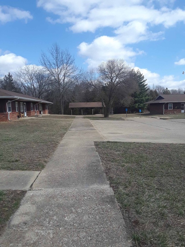 Salem Apartments I in Salem, MO - Foto de edificio - Building Photo