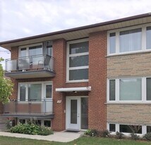 39 Vanevery St, Unit Lower Level in Toronto, ON - Building Photo